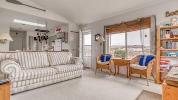 House, Multiple Beds (You, Me and the Sea) | Living area