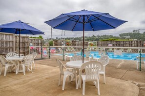 House, Multiple Beds (You, Me and the Sea) | Outdoor dining - You, Me and the Sea (Waldport)