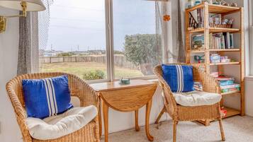 House, Multiple Beds (You, Me and the Sea) | Living area