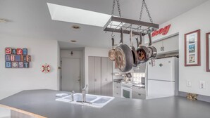 House, Multiple Beds (You, Me and the Sea) | Private kitchen - You, Me and the Sea (Waldport)