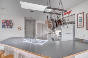 House, Multiple Beds (You, Me and the Sea) | Private kitchen - You, Me and the Sea (Waldport)