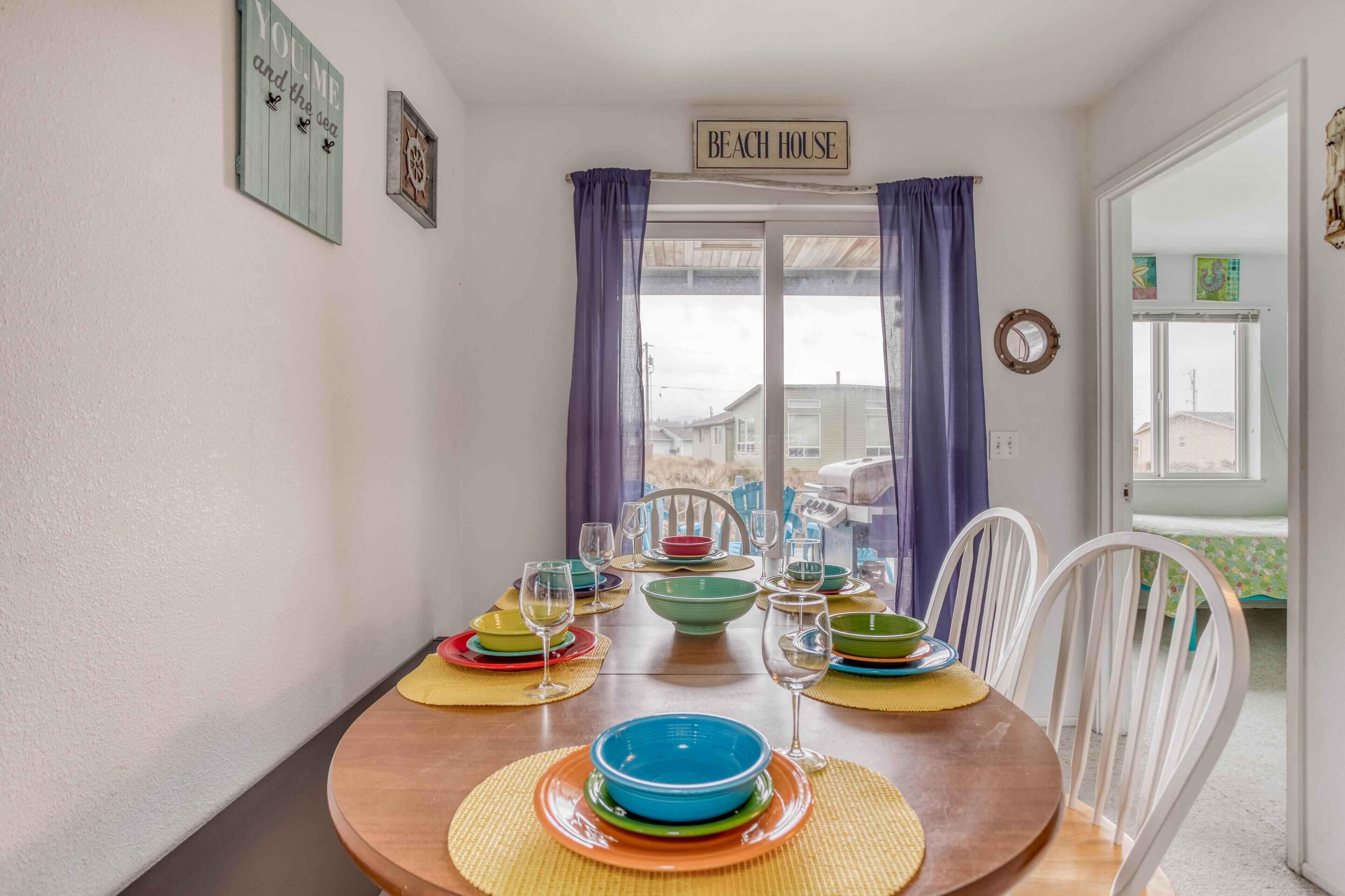 House, Multiple Beds (You, Me and the Sea) | Dining