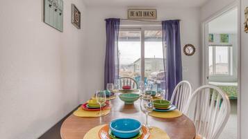 House, Multiple Beds (You, Me and the Sea) | Dining