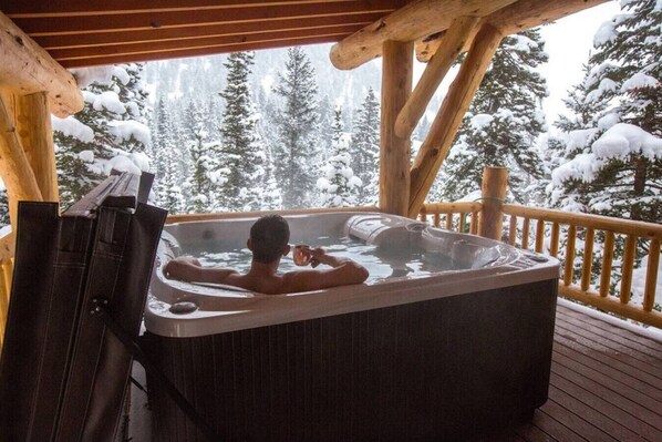 Tina de hidromasaje al aire libre