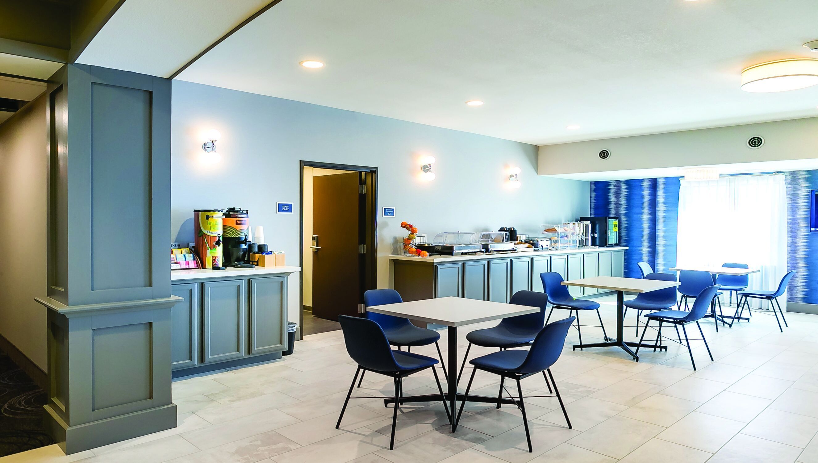 Sudah termasuk sarapan prasmanan setiap hari