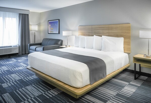 Schreibtisch, Verdunkelungsvorhänge, Bügeleisen/Bügelbrett