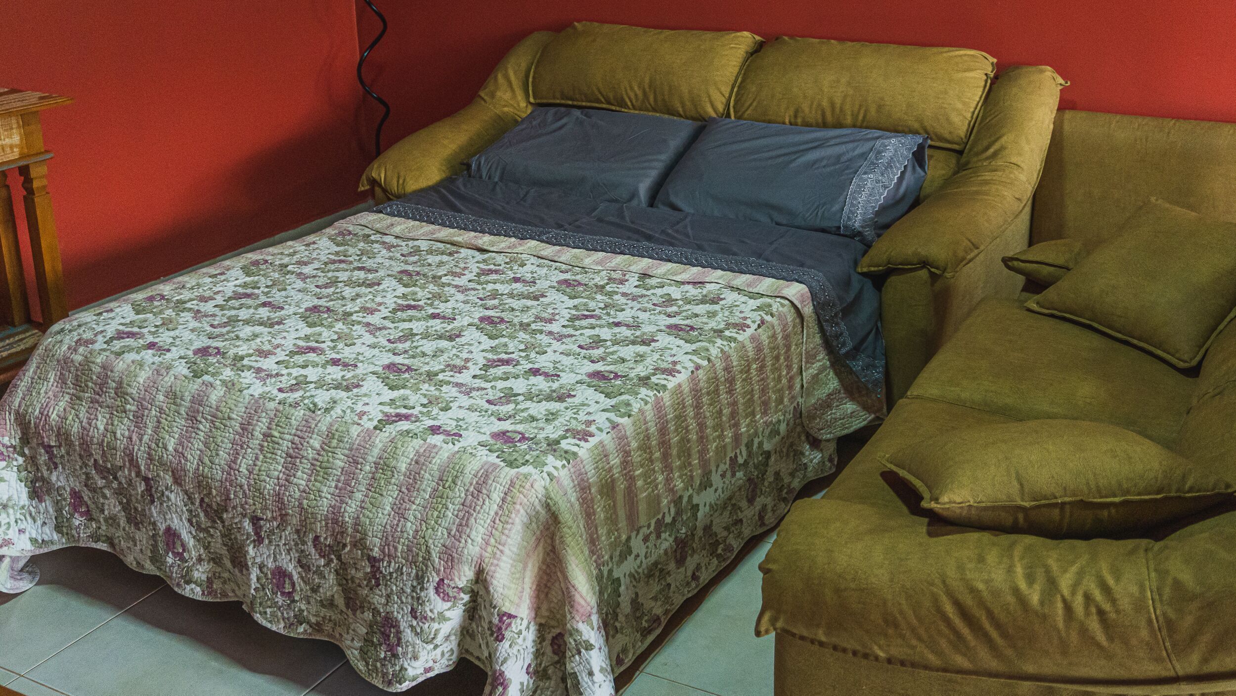 Mobiliario individual, wifi gratis, ropa de cama