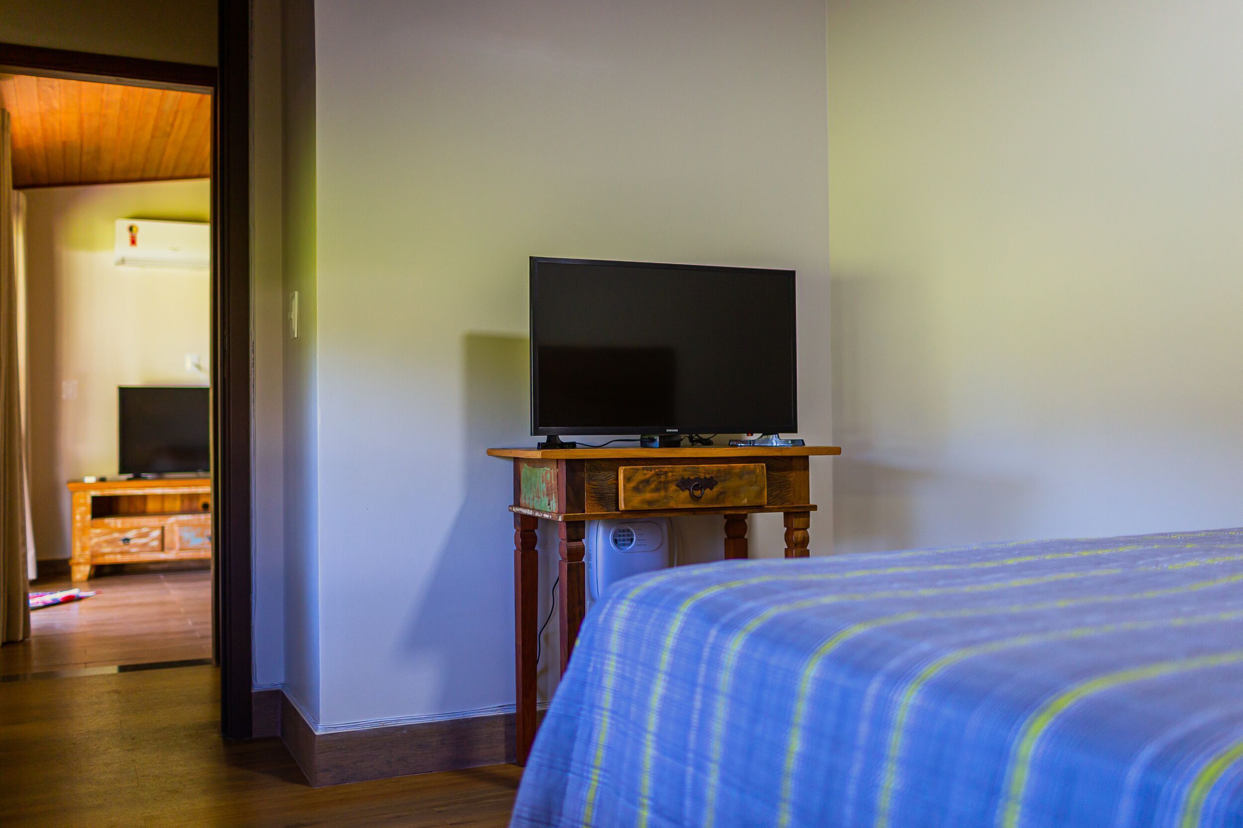 Mobiliario individual, wifi gratis, ropa de cama