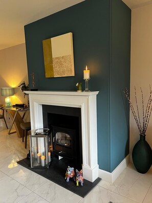 Interior - Chic, Classy & Cosy - Lough Erne Golf Village Resort. Boutiquey Home-from-Home (Enniskillen)