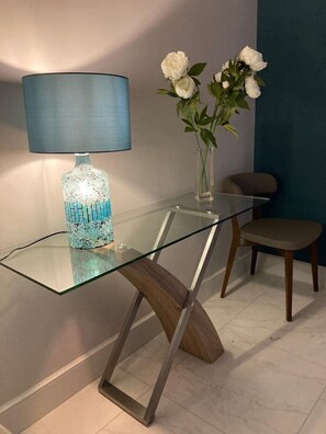 Interior - Chic, Classy & Cosy - Lough Erne Golf Village Resort. Boutiquey Home-from-Home (Enniskillen)