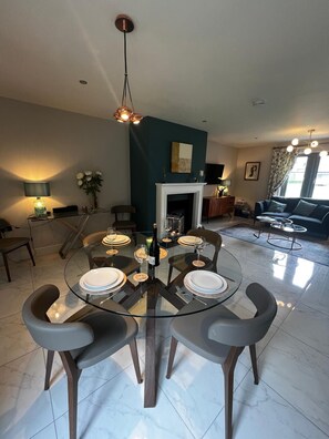Interior - Chic, Classy & Cosy - Lough Erne Golf Village Resort. Boutiquey Home-from-Home (Enniskillen)