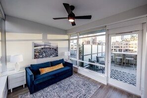 Smart TV, computer monitors, printers - Views overlooking Petco Park - Pool, Hot Tub, Sauna, Steam Room, Gym, (San Diego)