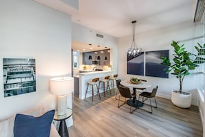 Dining - Views overlooking Petco Park - Pool, Hot Tub, Sauna, Steam Room, Gym, (San Diego)