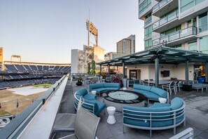 Outdoor dining - Views overlooking Petco Park - Pool, Hot Tub, Sauna, Steam Room, Gym, (San Diego)