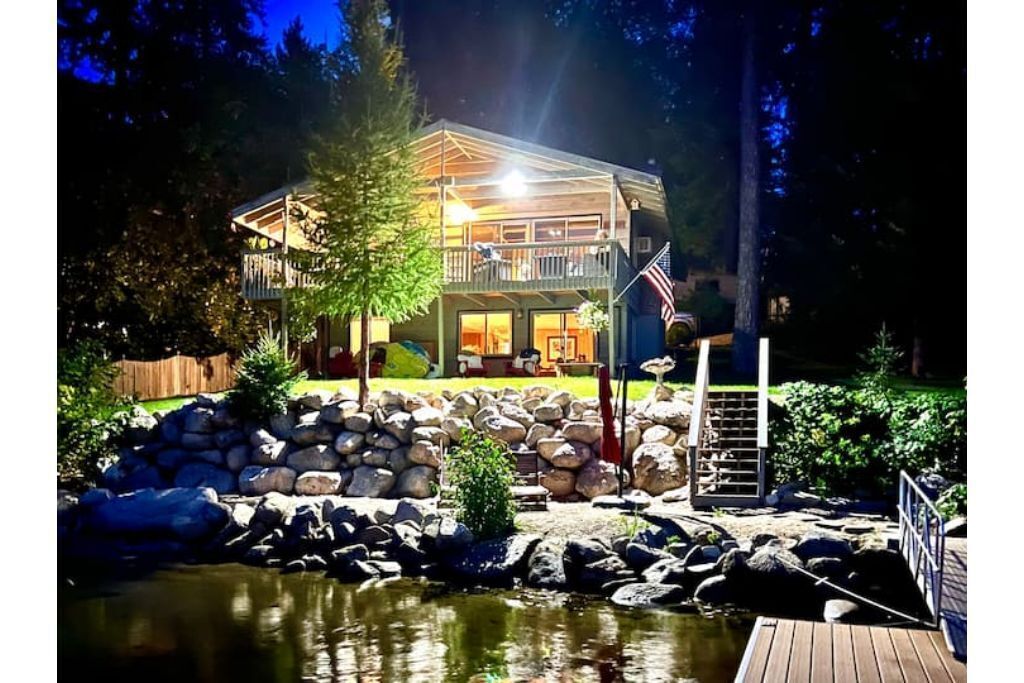 “Margie”  Sacheen Lakehouse with Private Dock and Beach