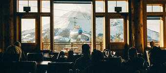 The Bowhaus - Big Sky Nordic Trails & Golf + Hot Tub, Pool & Sauna