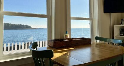 The Little House - Gorgeous Views of Lowell's Cove and Casco Bay