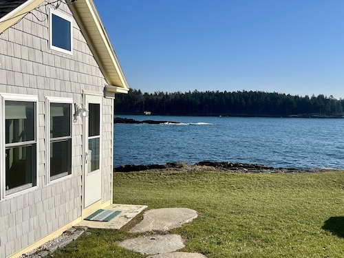The Little House - Gorgeous Views of Lowell's Cove and Casco Bay