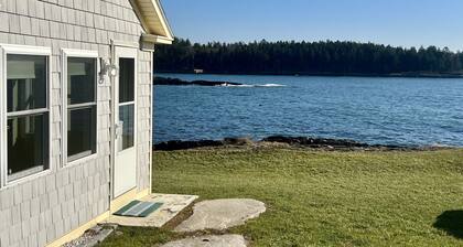 The Little House - Gorgeous Views of Lowell's Cove and Casco Bay