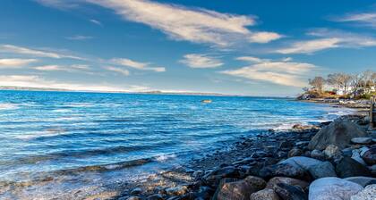 Bay Vista - 3BR, 2BA waterfront home with sunset views over Middle Bay