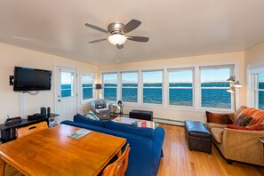 Smart TV, DVD player - Bay Vista - 3BR, 2BA waterfront home with sunset views over Middle Bay (Harpswell)