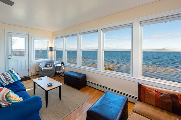 Smart TV, DVD player - Bay Vista - 3BR, 2BA waterfront home with sunset views over Middle Bay (Harpswell)