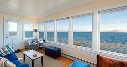 Bay Vista - 3BR, 2BA waterfront home with sunset views over Middle Bay