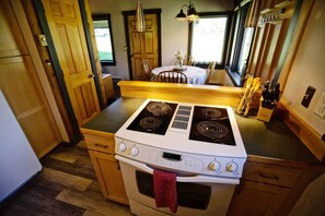 Geladeira, micro-ondas, fogão, cooktop