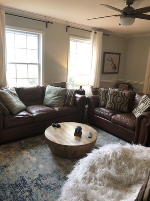 Smart-TV, videospill, DVD-spiller og fotballspill