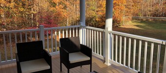 Beautiful Large Home Minutes from Lake Anna with Games & Hot Tub!!