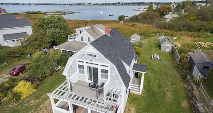 Homeport - Modern oceanfront cottage overlooking quintessential Mackerel Cove