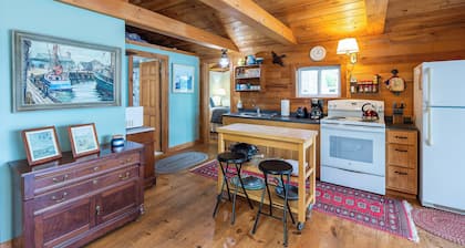 Sea Chaser Cottage - Perfect getaway for those drawn to the sea