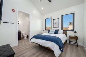 4 habitaciones, tabla de planchar con plancha y cuna de viaje 