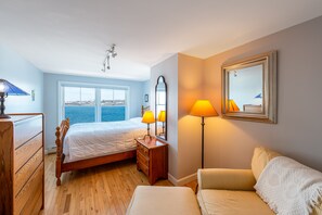 3 室のベッドルーム、デスク、アイロン / アイロン台、WiFi (無料)