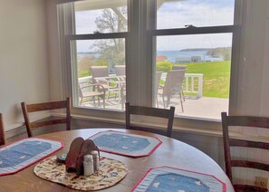 Dining - Thorburn - Experience a classic ME vacation at this beautiful summer cottage (Harpswell)