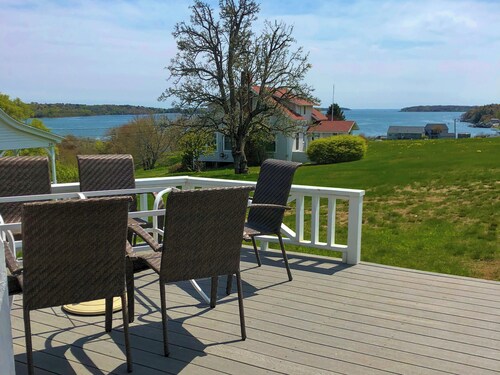 Thorburn - Experience a classic ME vacation at this beautiful summer cottage