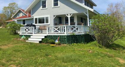 Thorburn - Experience a classic ME vacation at this beautiful summer cottage