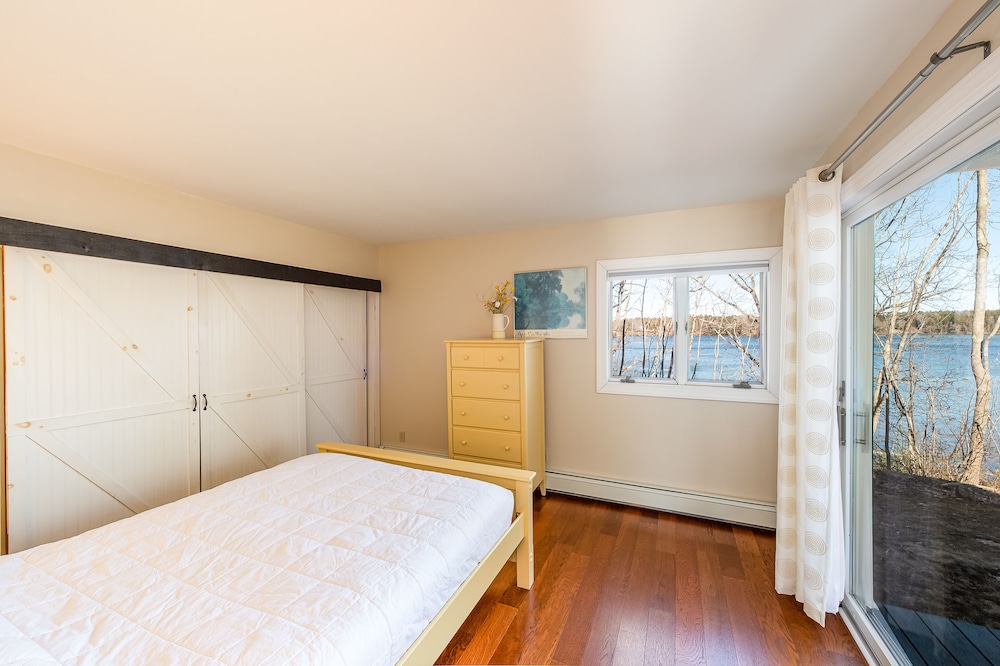 Windward Enjoy privacy, comfortable living spaces, and easy water