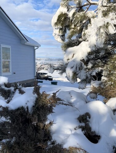 New Home on 5 acres, Clean, Quiet Comfortable with Private Dog Park