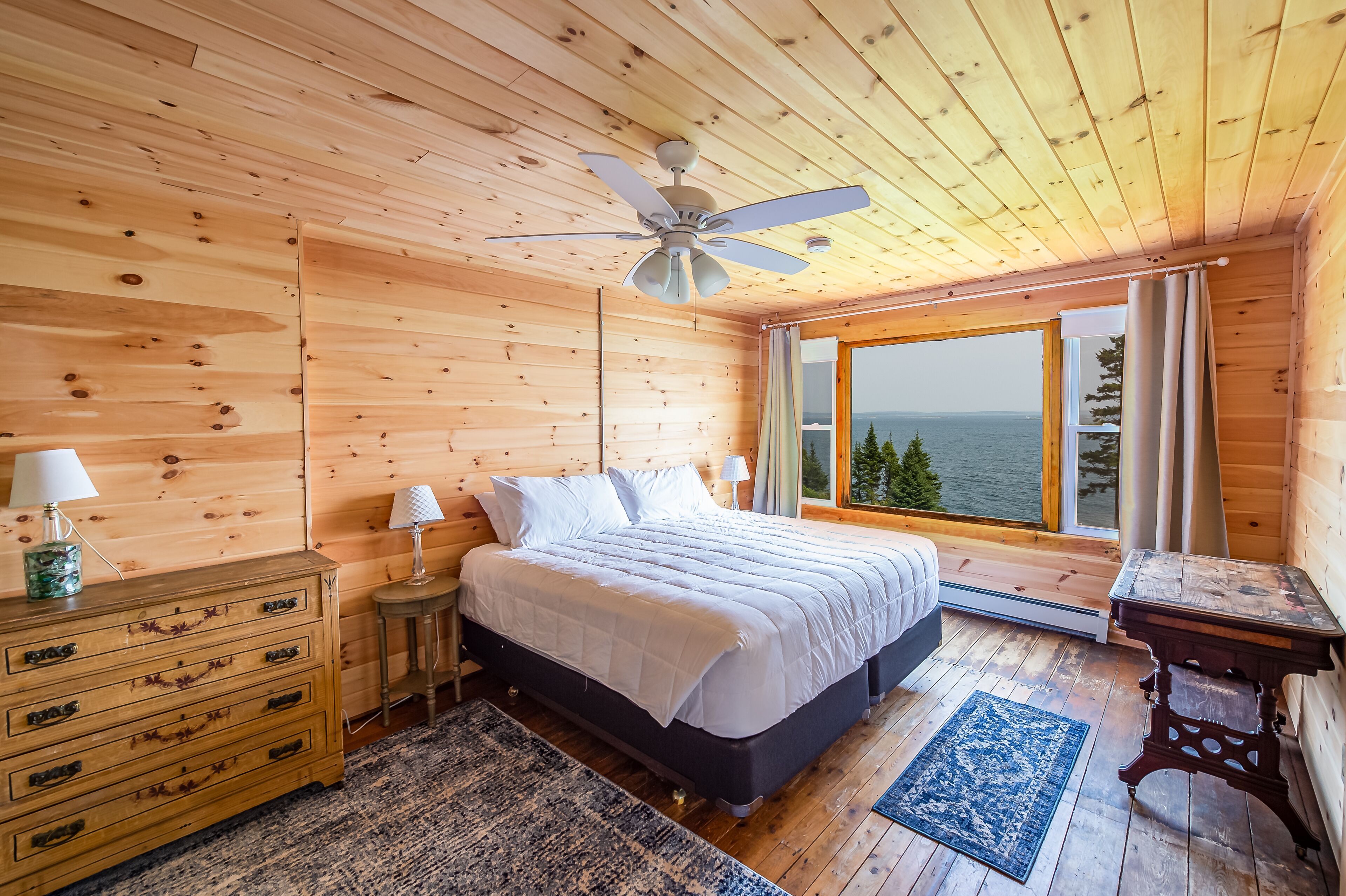 8 chambres, fer et planche  à repasser, Wi-Fi gratuit, draps fournis