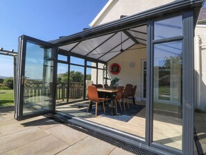 Outdoor dining - Ael Y Fron (Pwllheli)
