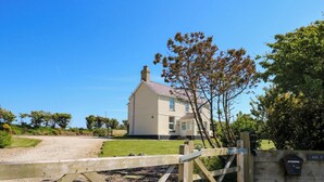 Property grounds - Ael Y Fron (Pwllheli)