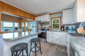 Coffee/tea maker, fridge, microwave, oven