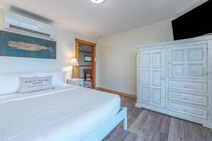 2 bedrooms, iron/ironing board, WiFi (free), bed sheets