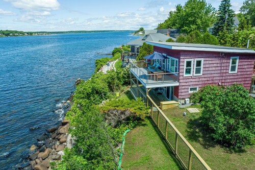 Sunset Cottage - Capture Breathtaking Sunsets from this Beautiful Home