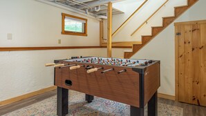 Games room - Sunset Cottage - Capture Breathtaking Sunsets from this Beautiful Home (Bailey Island)