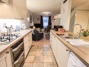 Cottage | Private kitchen | Fridge, dishwasher, electric kettle, toaster