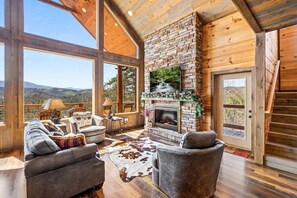 Living area - Bearfoot Landing (Sevierville)