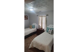 6 bedrooms, free WiFi, bed sheets