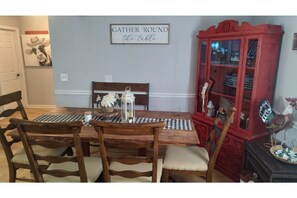 Dining - Cozy, Five bedroom Ranch Home. (Grovetown)